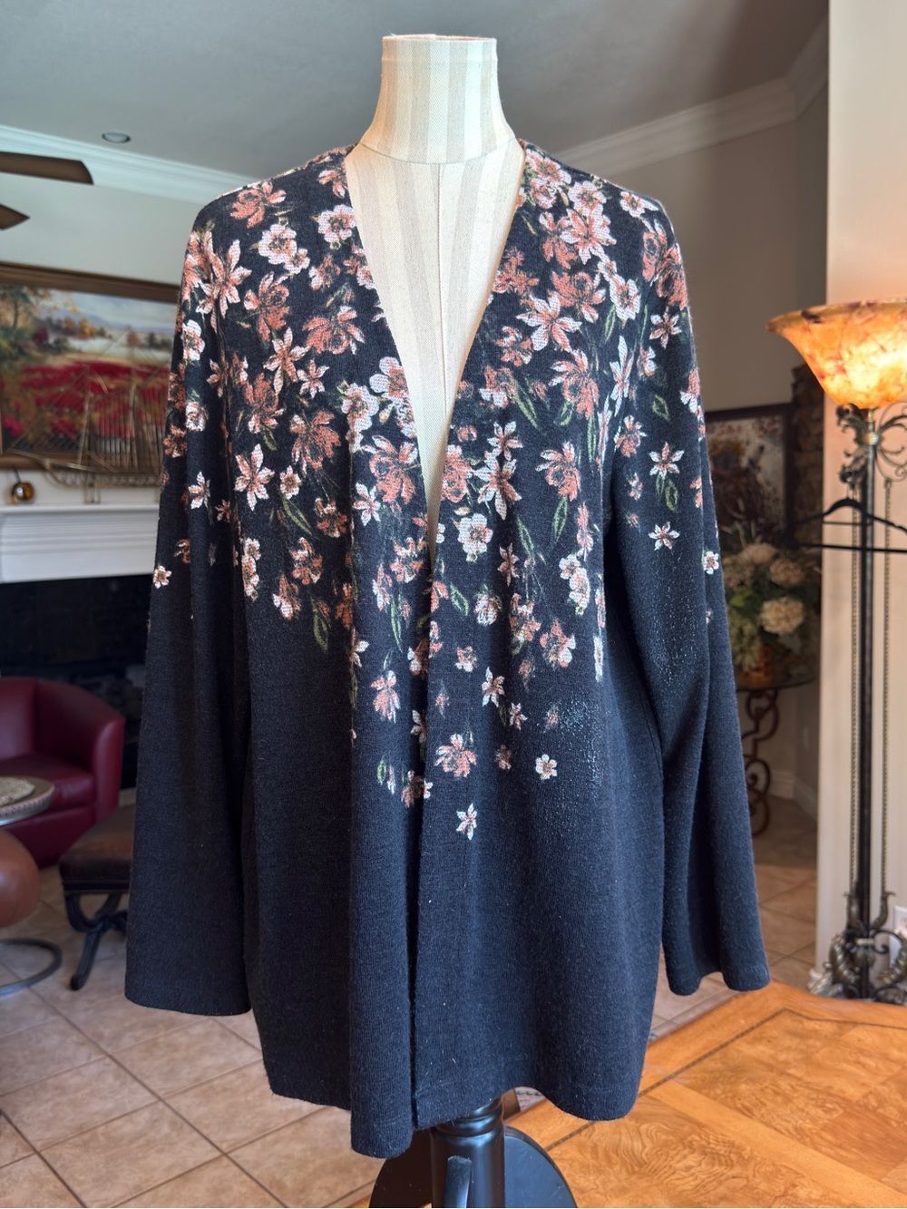 L. Serein Stitch Fix Black Floral V-Neck Long Sleeve Knit Top Women’s